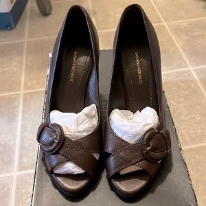 Banana Republic Dark brown Pia platform wedges size 6